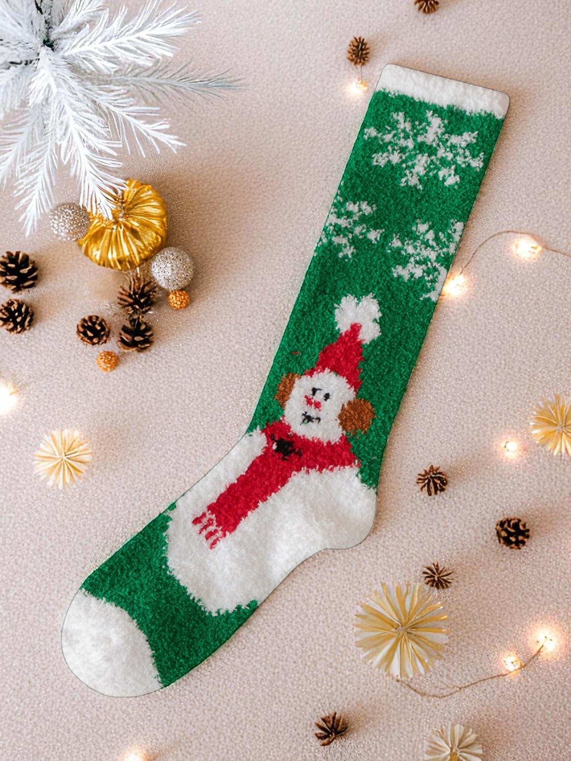 Damskie, świąteczne, puszyste, sięgające do kolan skarpetki, ciepłe i przytulne, zimowe, domowe pończochy z odświętnym, czerwono-zielonym wzorem w gwiazdki, idealne na świąteczny relaks &prezenty 2025 - $11.99 –P3