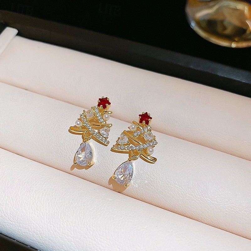 Elegante juletreøredobber med perler, krystaller og rød stjernedetalj 2026 - $11.99 –P1