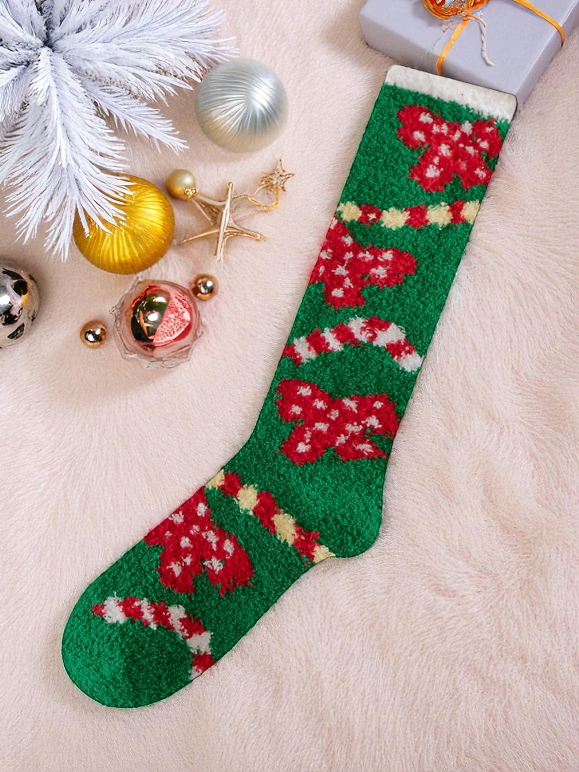 Damskie, świąteczne, puszyste, sięgające do kolan skarpetki, ciepłe i przytulne, zimowe, domowe pończochy z odświętnym, czerwono-zielonym wzorem w gwiazdki, idealne na świąteczny relaks &prezenty 2025 - $11.99 –P4