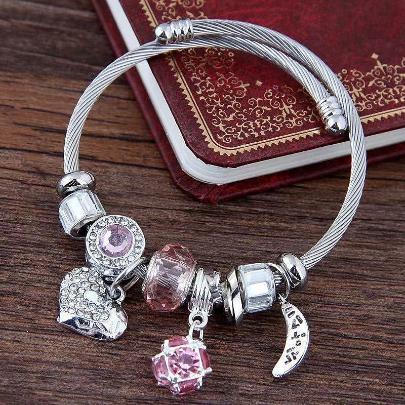 Ezüst karkötő többszínű kristályokkal és szív, hold és gyöngy medálokkal – testreszabható női karperec 2026 - $11.99 –P4