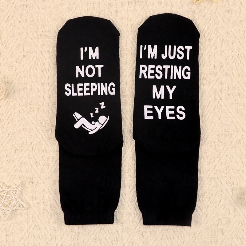 Ich schlafe nicht, ich ruhe nur meine Augen aus. Lustige bedruckte Socken, kuschelige Socken mit originellem Aufdruck für Damen und Herren, bequeme Geschenksocken für Arbeit, Zuhause, Weihnachten, 2026 - $13.49 –P12