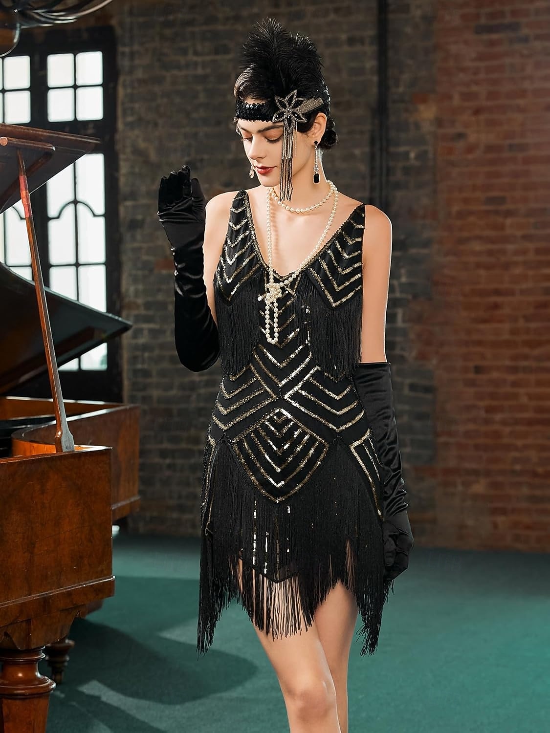 Set Roaring 20s 1920s Mini Dress Flapper Dress Outfits with Accessories Sleeveless The Great Gatsby Charleston Sequins Tassel Fringe Feather Deep V Fancy Dress Women's Carnival New Year Masquerade 2026 - $79.99 –P13