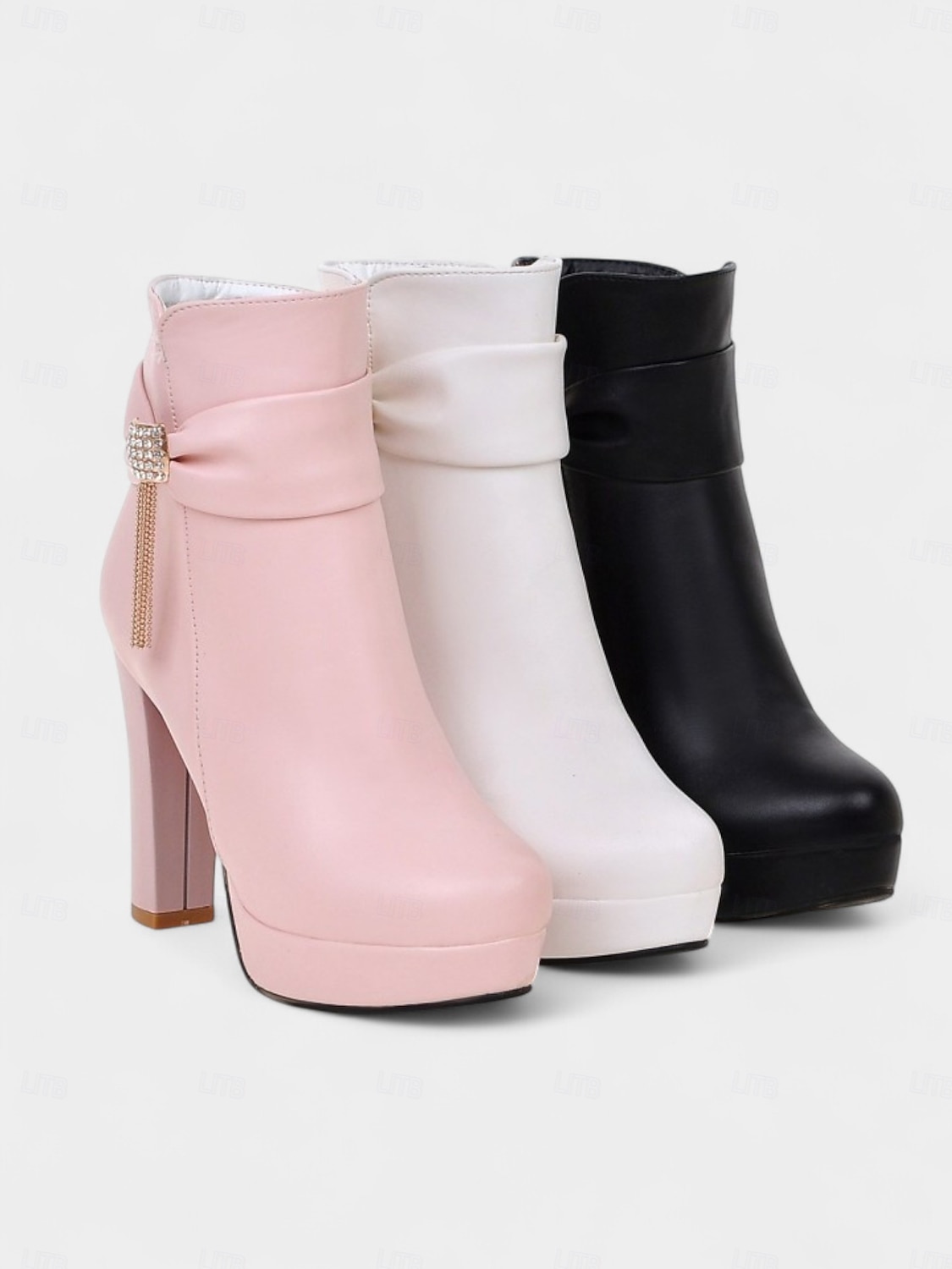 2026年 ラインストーンのディテールが施されたレディースのブラックアンクルブーツ。フォーマルなシーン、パーティー、夜のお出かけにぴったりのシックなイブニングスタイルのプラットフォームブーツ。  コレクション – $59.99 –P3