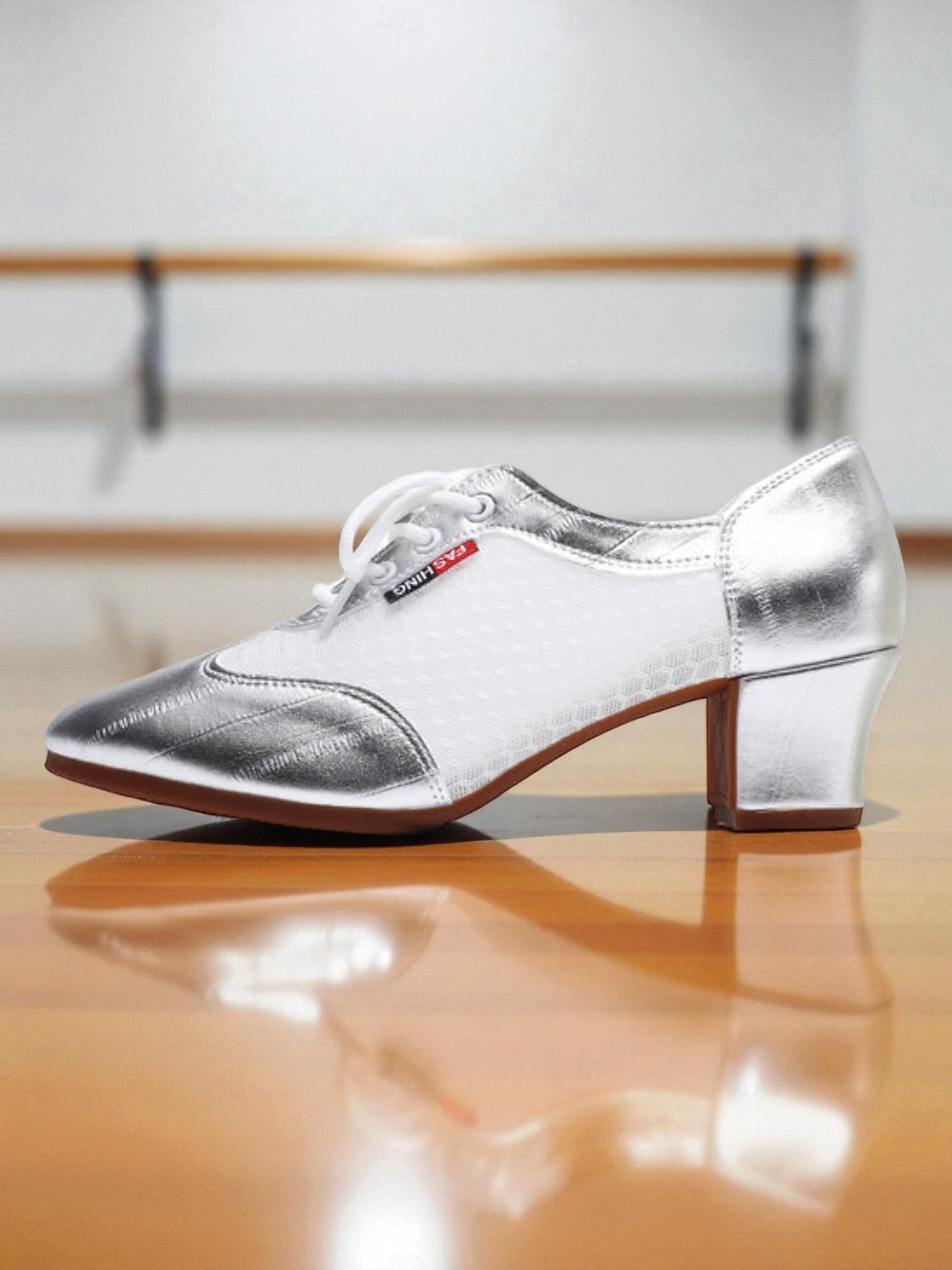 Sapatos de dança de salão femininos prateados com cadarço - sapatos confortáveis de salto baixo para prática de dança latina, salsa, tango e apresentações de palco. de 2026 por $46.99 –P4
