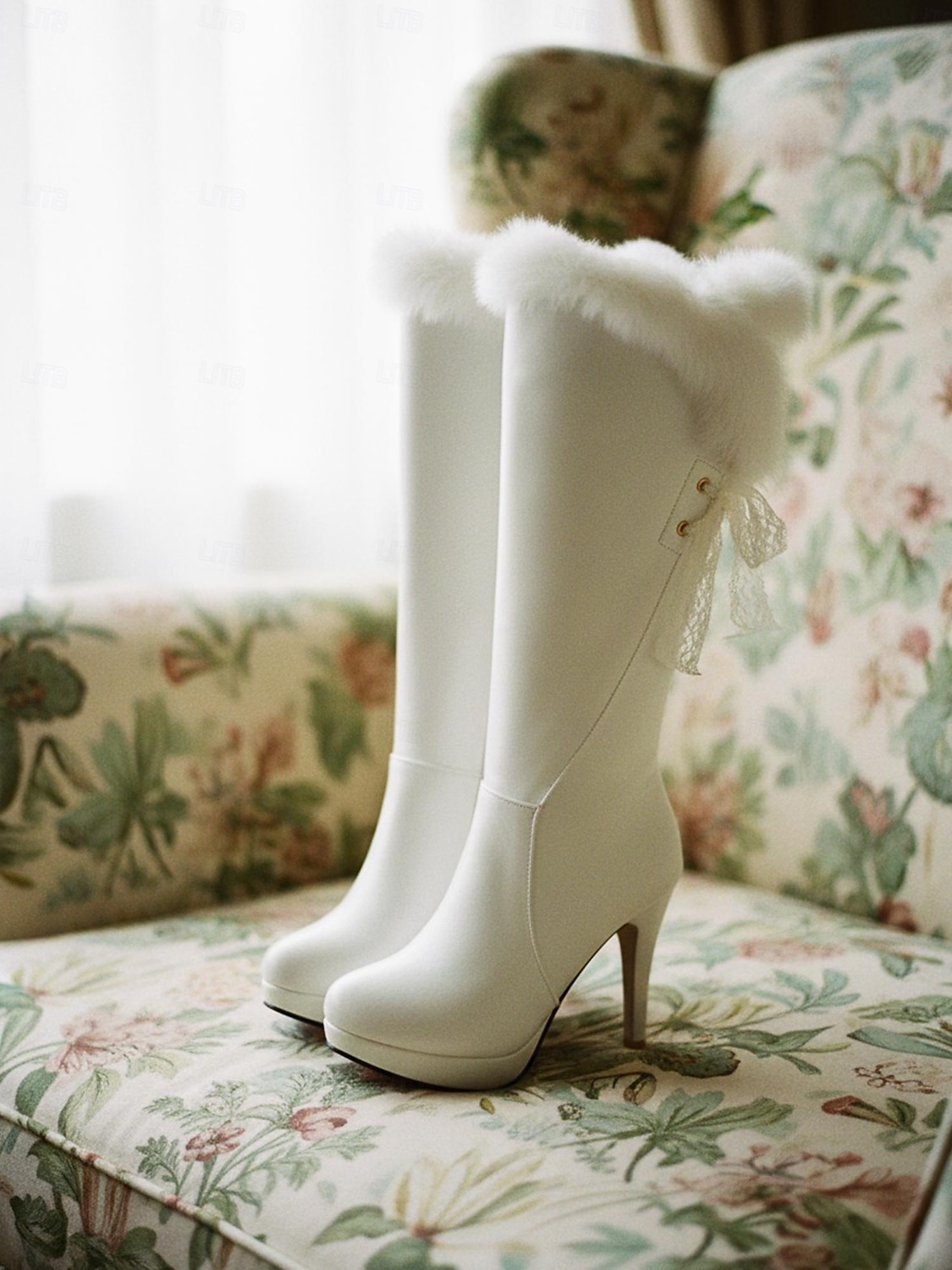Women's Black Faux Leather Snow Boots with Faux Fur Trim – Elegant