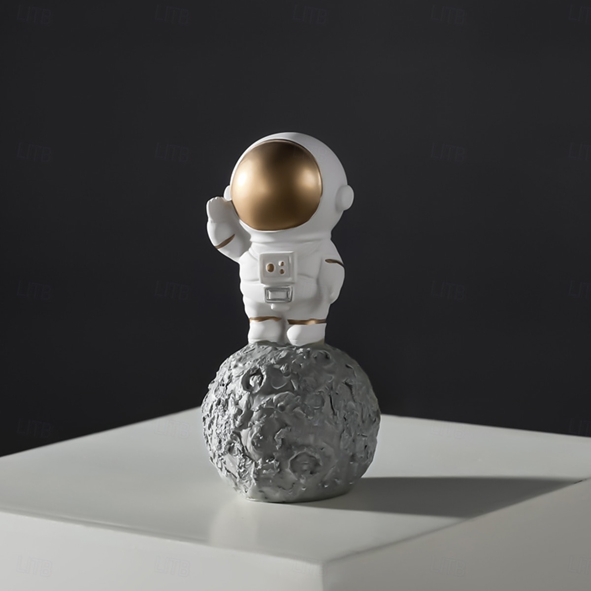 1PC Cute Astronaut Station Moon-shaped Decorative Small Ornaments Resin Material Hand-painted Astronaut Shaped Handicrafts Astronaut Shaped Office Desk and Desk Decoration Ornaments 2026 - $9.99 –P4