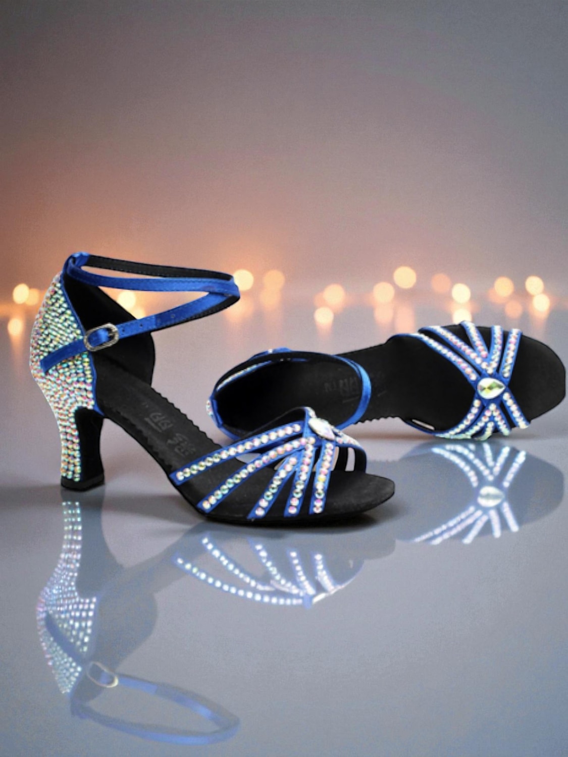 Sapatos de dança latina femininos azuis com strass - sandálias profissionais para dança de salão, salsa e tango, com design de tiras e salto brilhante para competição ou apresentações. de 2025 por $46.99 –P3