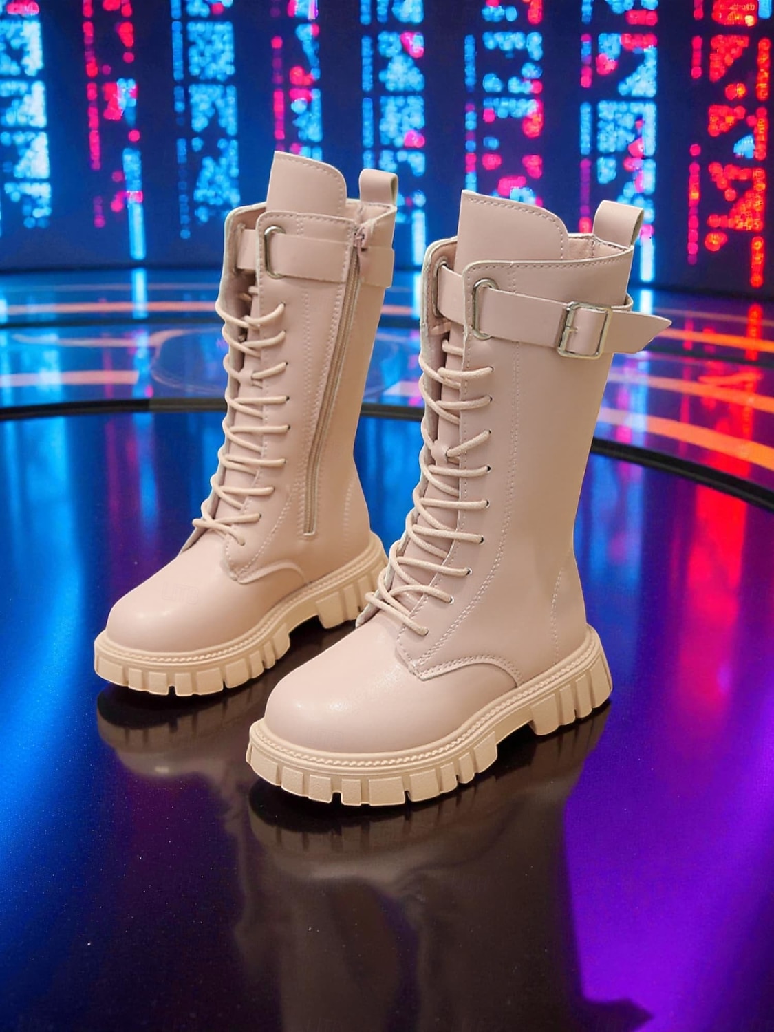 Buty dla dzieci w stylu koreańskiej gwiazdy popu inspirowane idolką - białe skórzane buty bojowe z paskiem na klamrę, idealne na występy, imprezy i do modnych stylizacji 2026 - $42.99 –P3