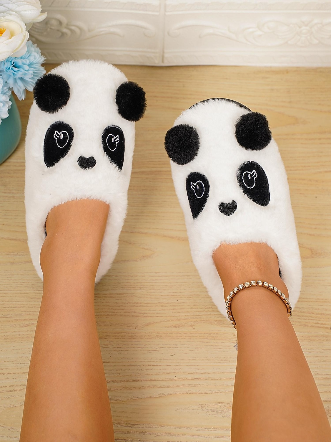 Pantufas femininas fofas de panda de pelúcia – pantufas de inverno macias e quentinhas para usar em casa, estilo desenho animado aconchegante, presente de Natal para usar em casa e relaxar. de 2025 por $19.99 –P2