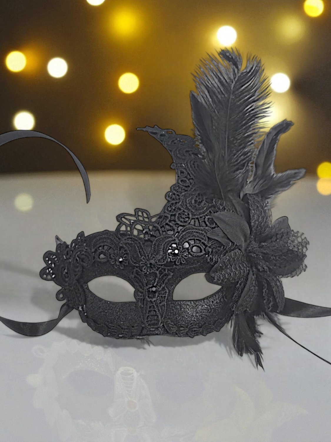 Máscara feminina de renda com penas para baile de máscaras - máscara elegante estilo vintage para festas, com flor amarela e pérolas, ideal para bailes de máscaras, formaturas ou festas à fantasia. de 2026 por $18.99 –P3