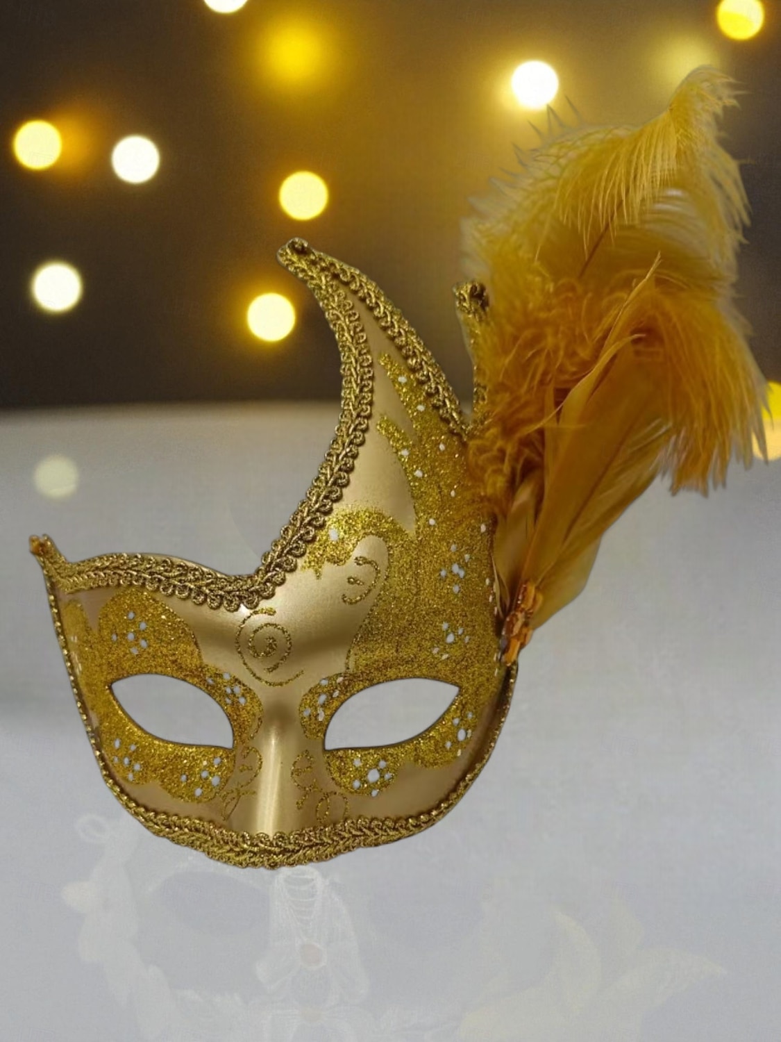 Máscara feminina de renda com penas para baile de máscaras - máscara elegante estilo vintage para festas, com flor amarela e pérolas, ideal para bailes de máscaras, formaturas ou festas à fantasia. de 2026 por $18.99 –P4