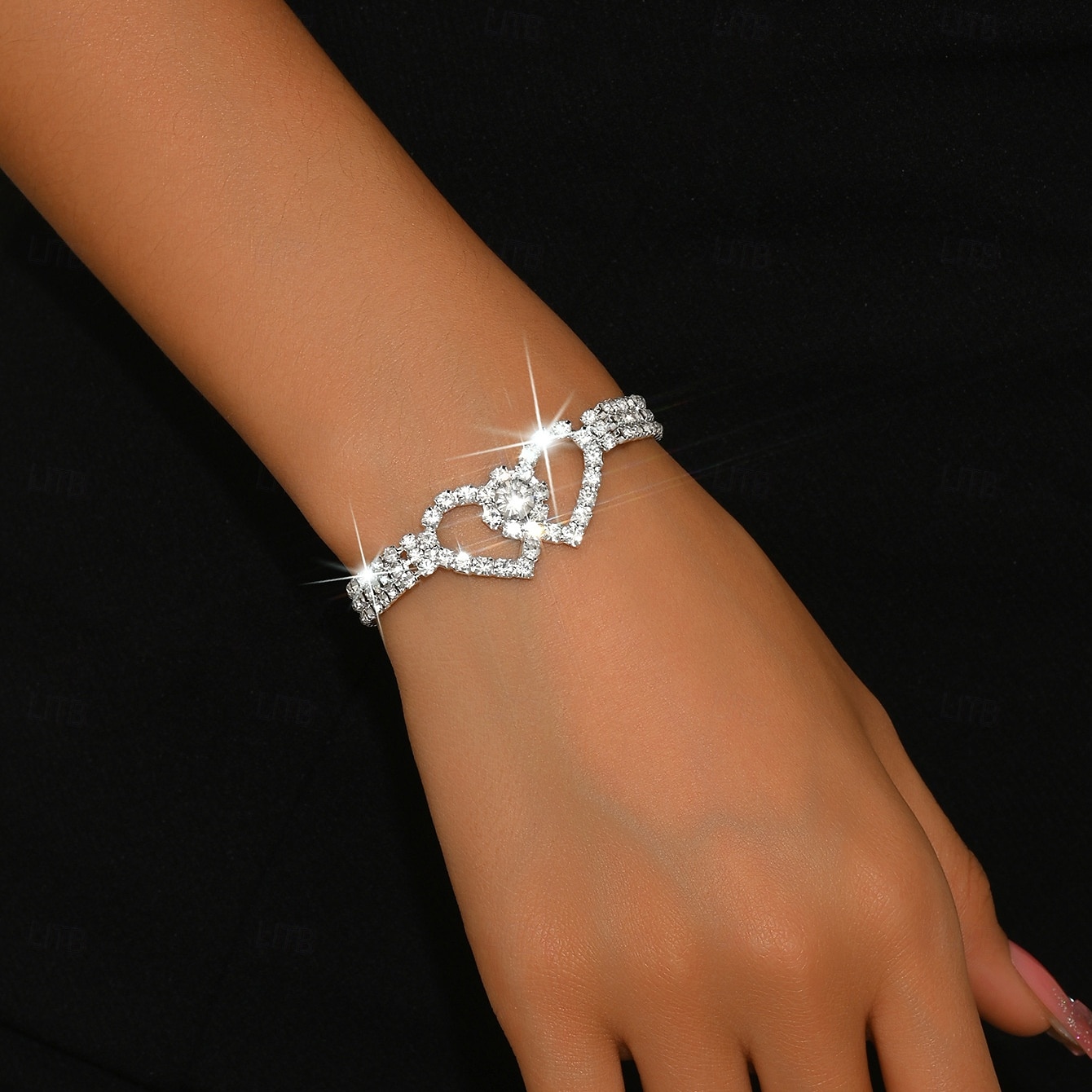 Naisten kimalteleva strassilla koristeltu sydänrannekoru - elegantti kristallilenkkikuvio, siro ja näyttävä rannekoru juhliin ja iltoihin &erityistapahtumat 2026 - $11.99 –P4