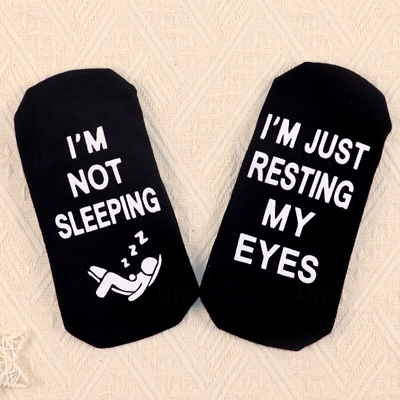 Ich schlafe nicht, ich ruhe nur meine Augen aus. Lustige bedruckte Socken, kuschelige Socken mit originellem Aufdruck für Damen und Herren, bequeme Geschenksocken für Arbeit, Zuhause, Weihnachten, 2026 - $13.49 –P13