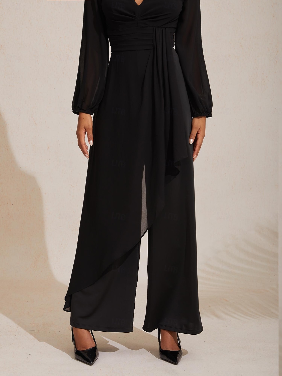 tuta asimmetrica con scollo a V profondo e gamba larga del 2026 a $102.99 –P13