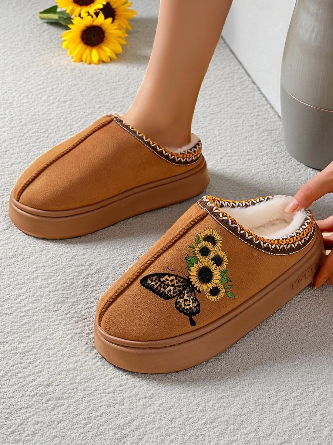 Γυναικείες παντόφλες με τυπωμένο ηλιοτρόπιο - ζεστά παπούτσια εσωτερικού χώρου με επένδυση από φλις και σχέδιο πεταλούδας, άνετα υποδήματα για το σπίτι για χειμερινά δώρα 2026 - $18.99 –P1