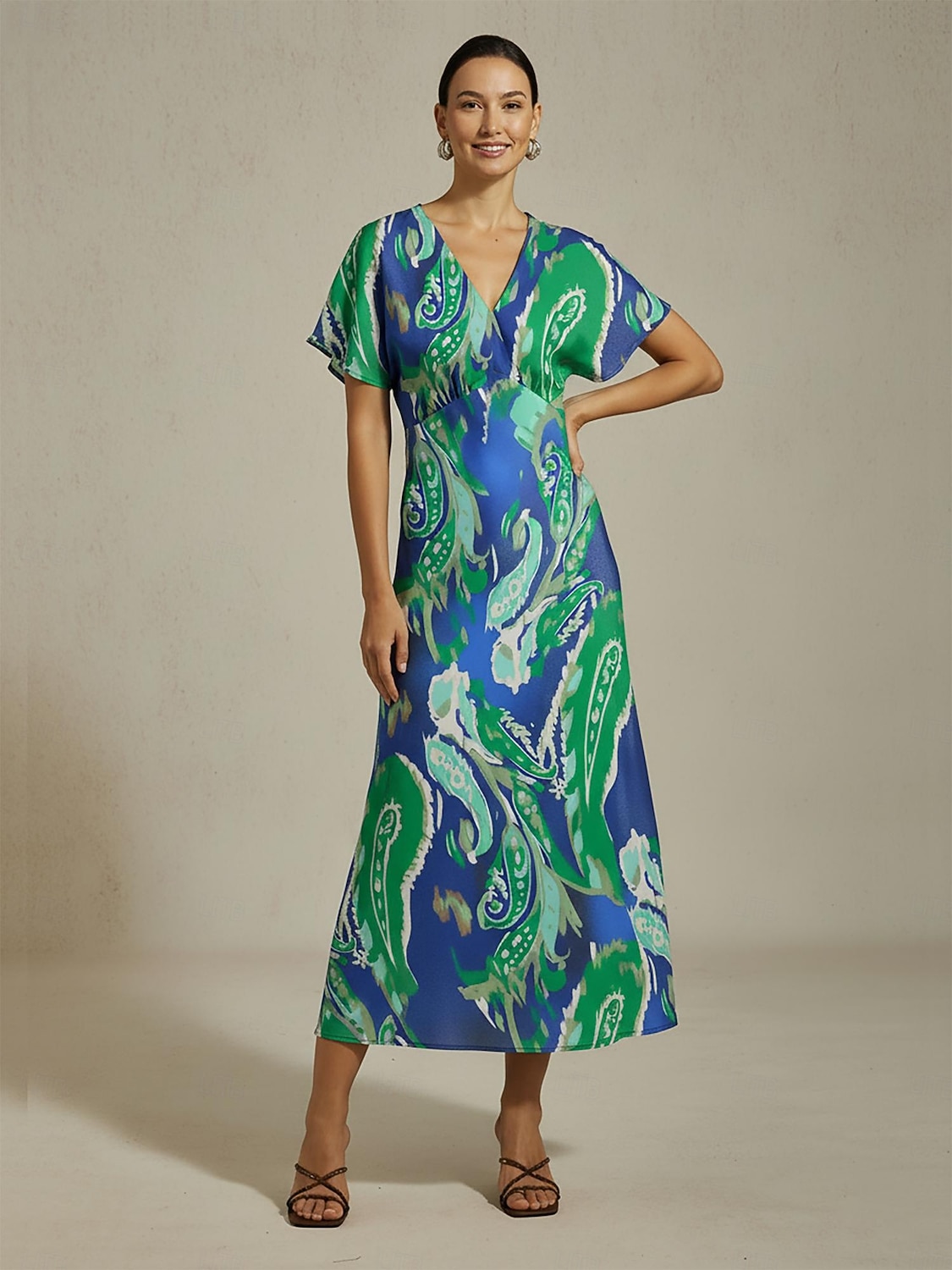 lomamainen satiinivihreä paisley-kuvioinen maksimekko 2026 - $91.99 –P1