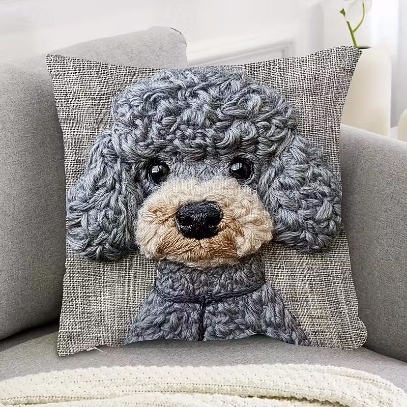Capa de almofada decorativa cinza com estampa plana 2D de um cachorrinho de pelúcia fofo, em tecido macio de pelúcia curta com bordado falso, ideal para sofá, quarto, sala de estar e decoração de móveis. de 2026 por $7.99 –P1