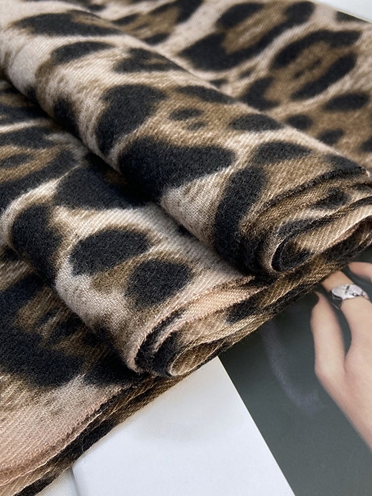 Dámská šála s leopardím vzorem – měkká a pohodlná polyesterová tkanina, dostupná v několika barvách, ideální pro běžné nošení i v zimě. 2026 - $14.99 –P8