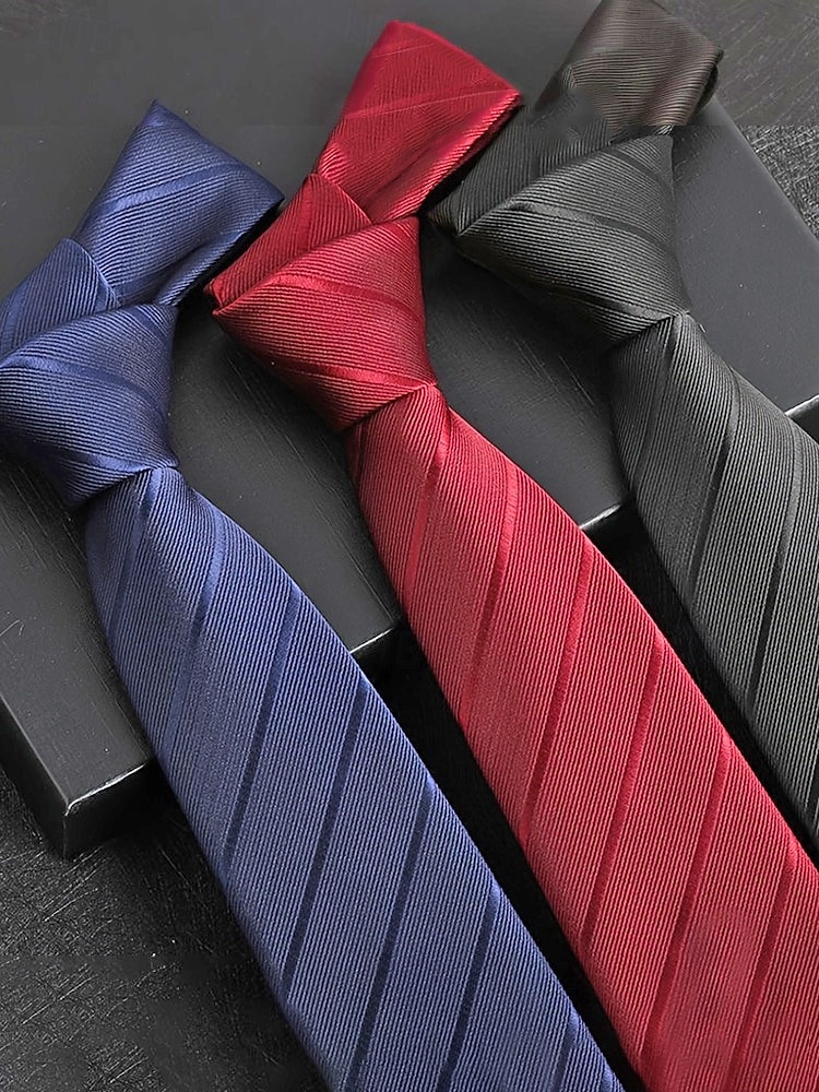 Cravate de Noël en soie pour homme – matière polyester, motif rayé, disponible en plusieurs couleurs – idéale pour les fêtes de fin d'année, les événements formels et les tenues professionnelles. de 2026 ? $11.99 –P8