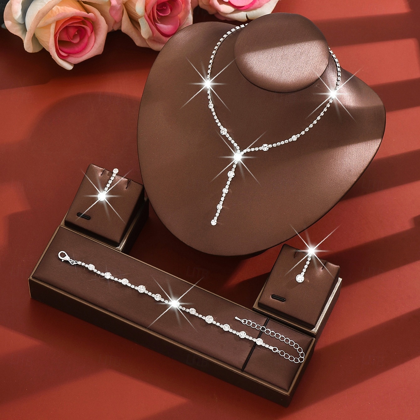 Ensemble de bijoux pour femme en strass dorés : collier élégant en forme de Y et boucles d’oreilles pendantes &Bracelet, accessoires en cristal étincelants pour bals de fin d'année et fêtes de 2026 ? $11.99 –P3