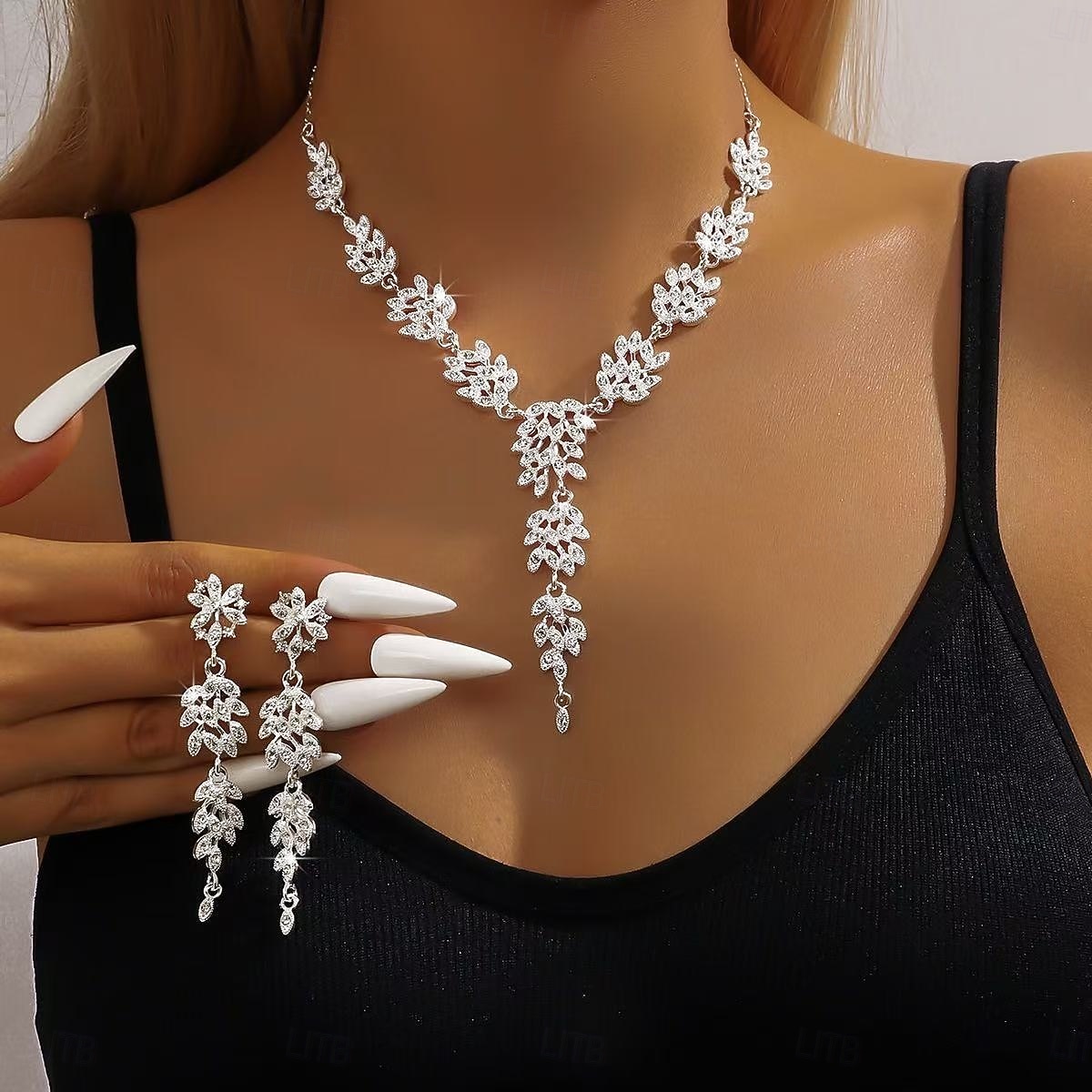 Gouden damesketting en oorbellenset met strass-steentjes - elegante, glinsterende sieraden voor feest- en avondgelegenheden 2026 - $19.99 –P5