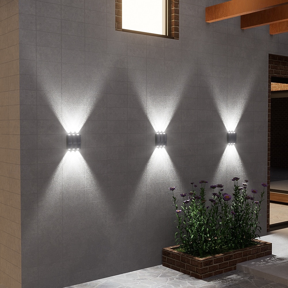 Conjunto de 4 luminárias solares de parede para exterior, à prova d'água, para pátio, jardim, varanda, cerca ou alpendre, ideais para decoração de Natal e feriados. de 2026 por $32.99 –P15