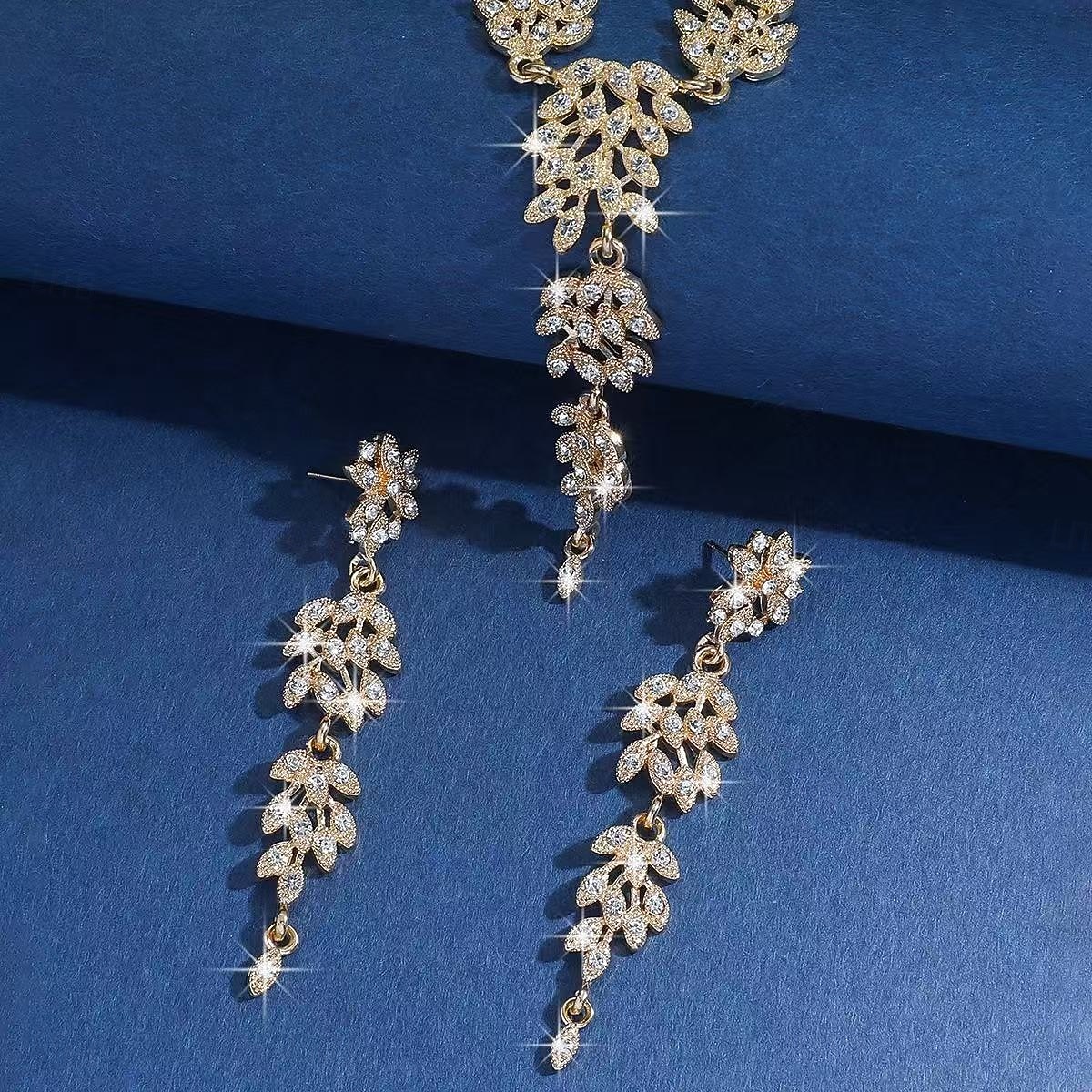 Gouden damesketting en oorbellenset met strass-steentjes - elegante, glinsterende sieraden voor feest- en avondgelegenheden 2026 - $19.99 –P3