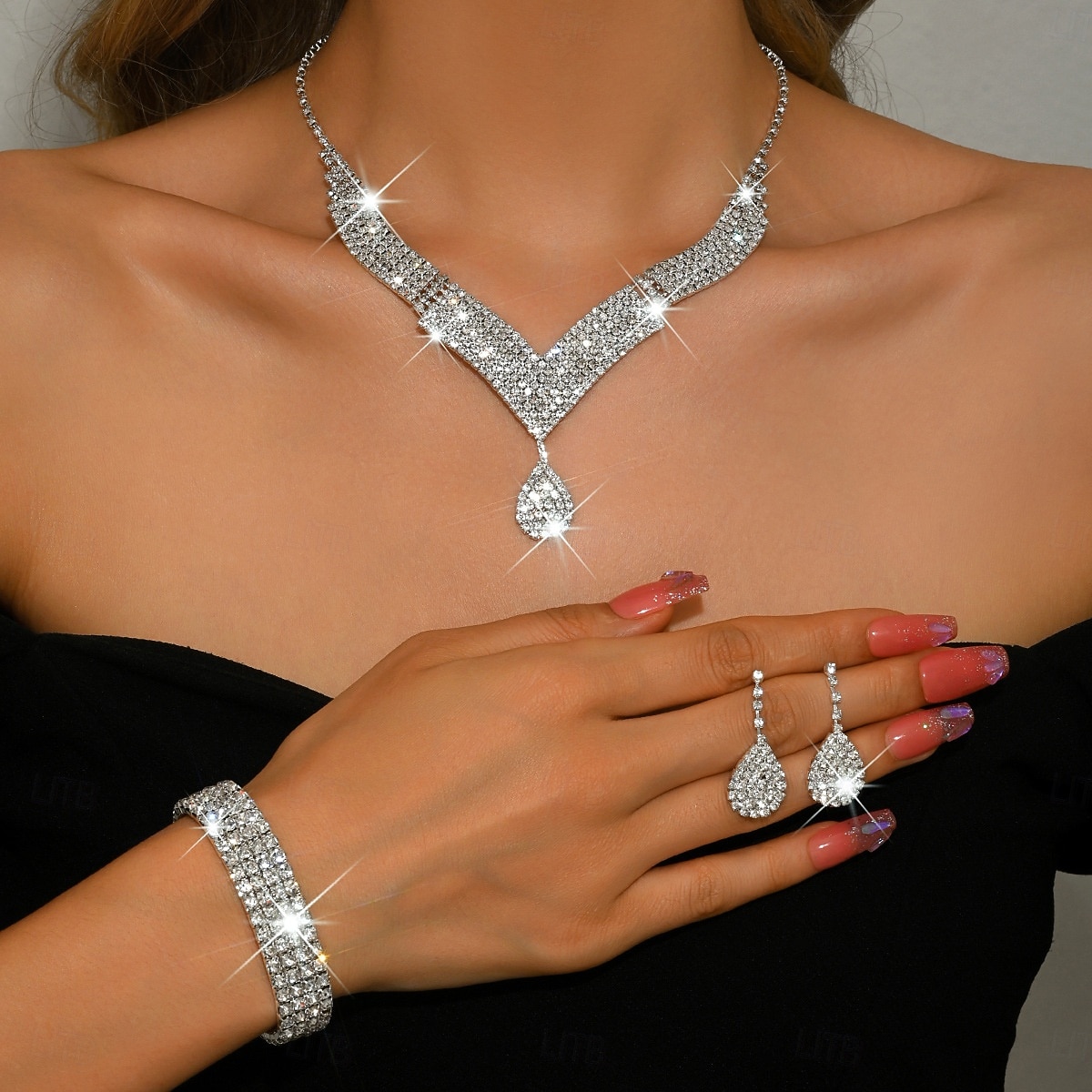 set di gioielli da donna con strass dorati: collana a goccia scintillante, orecchini pendenti &bracciale di cristallo, eleganti accessori di tendenza per le feste &eventi speciali del 2026 a $14.99 –P5