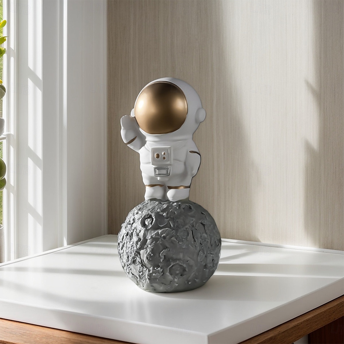 1PC Cute Astronaut Station Moon-shaped Decorative Small Ornaments Resin Material Hand-painted Astronaut Shaped Handicrafts Astronaut Shaped Office Desk and Desk Decoration Ornaments 2026 - $9.99 –P7