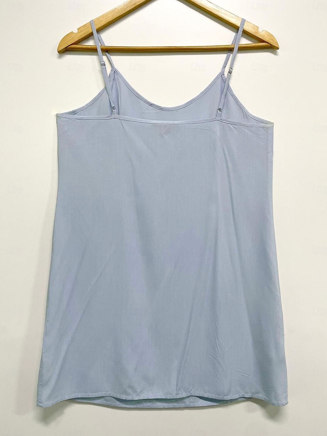 فستان كامي من الفيسكوز بأشرطة قابلة للتعديل للعطلات 2026 - $33.99 –P6