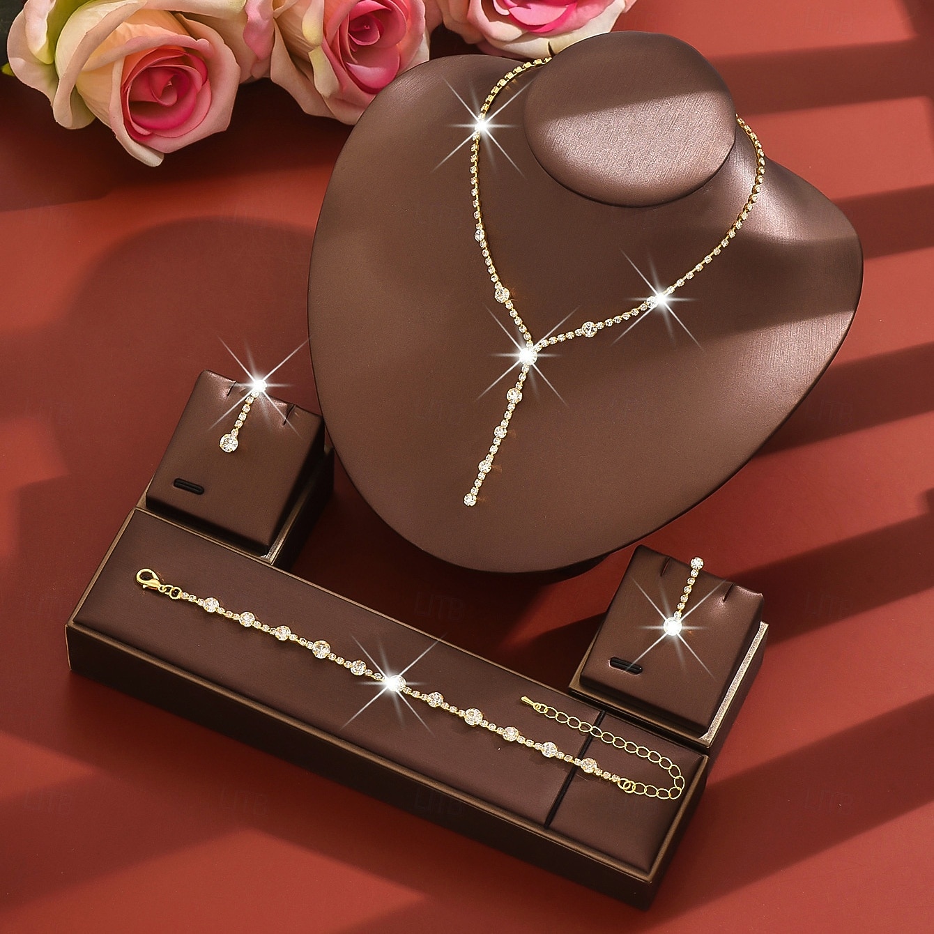 Ensemble de bijoux pour femme en strass dorés : collier élégant en forme de Y et boucles d’oreilles pendantes &Bracelet, accessoires en cristal étincelants pour bals de fin d'année et fêtes de 2026 ? $11.99 –P2