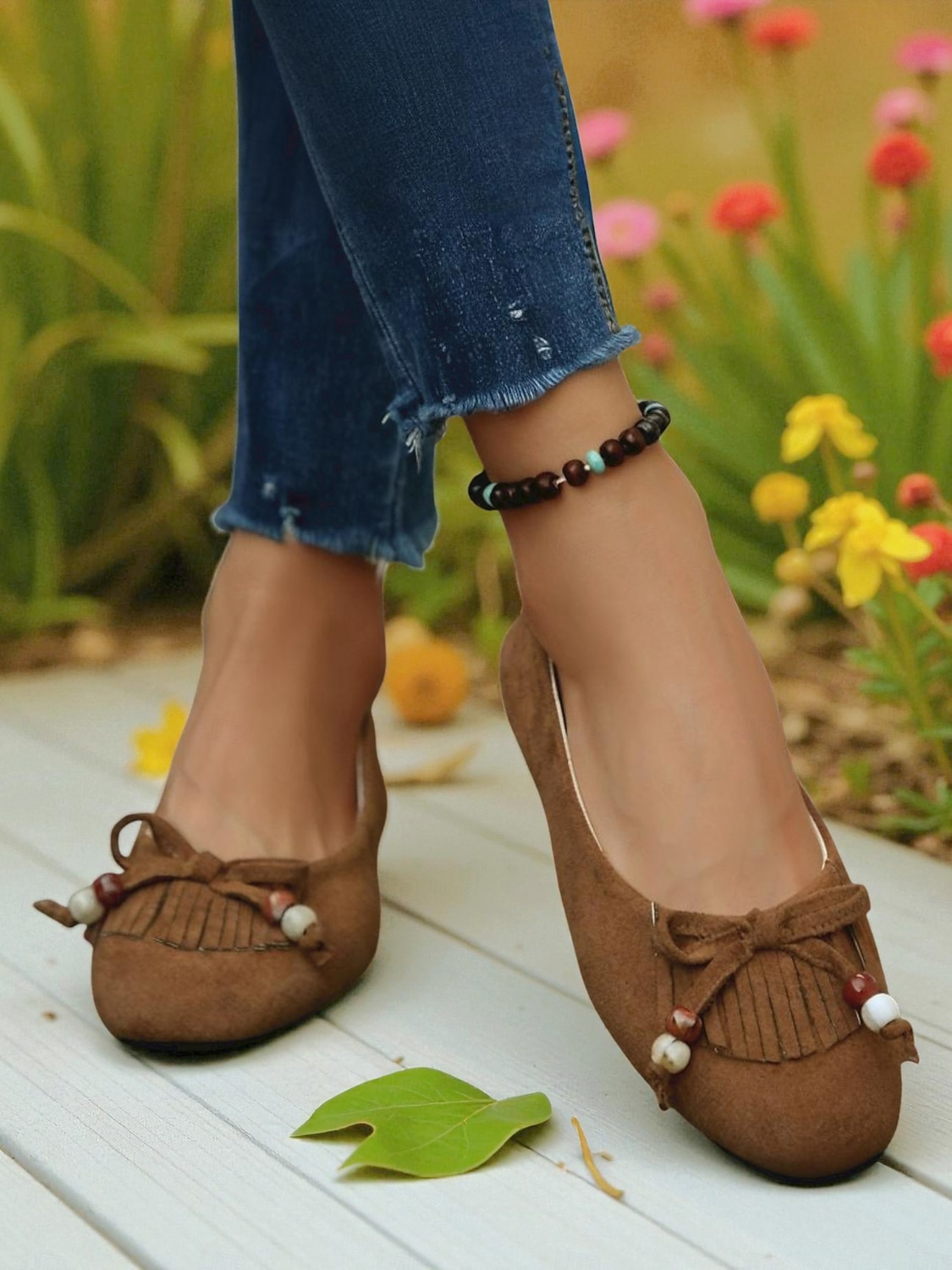 Brune flate sko i semsket skinn til dame – bohemske mokkasinsko med frynser og perlesløyfe for hverdagsbruk, reiser og avslappet høstantrekk 2025 - $24.99 –P2