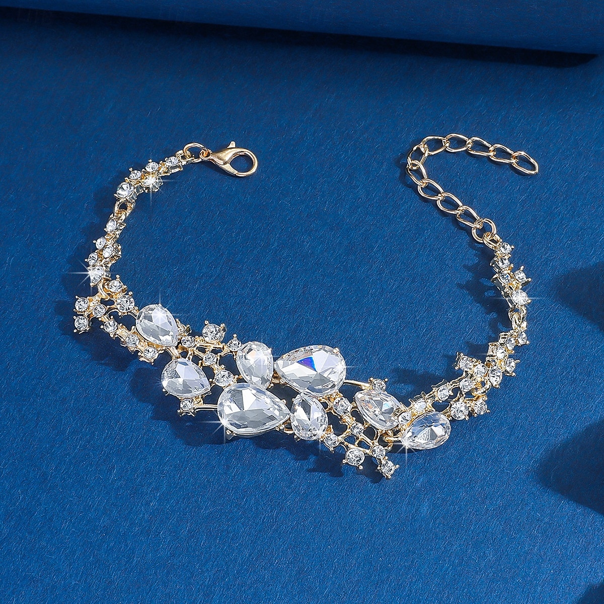 Dámský náramek s křišťálovými kamínky - třpytivý stříbrný nastavitelný náramek na večírky, svatby a večerní příležitosti na konci roku 2026 - $11.99 –P6