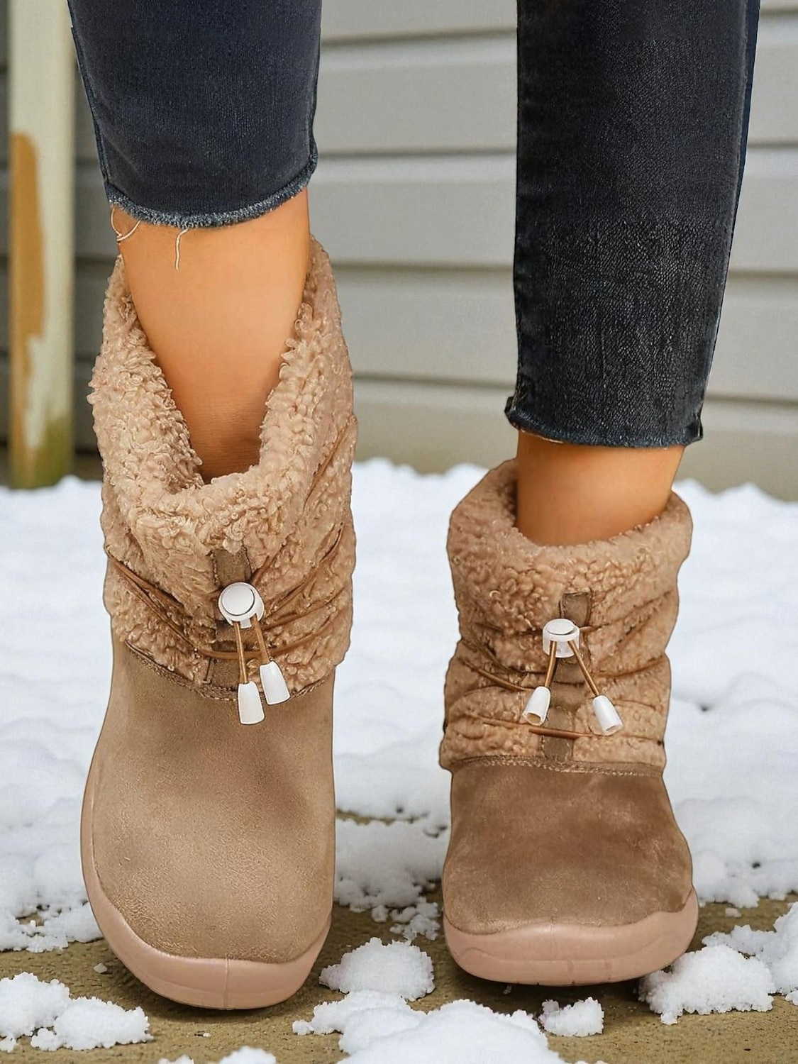 Naisten khakinväriset, leveälestiset, fleecevuorilla varustetut talvisaappaat – lämpimät nilkkurit kiristysnyörillä lumeen, kävelyyn, ulkoiluun ja jokapäiväiseen käyttöön. 2026 - $34.99 –P4