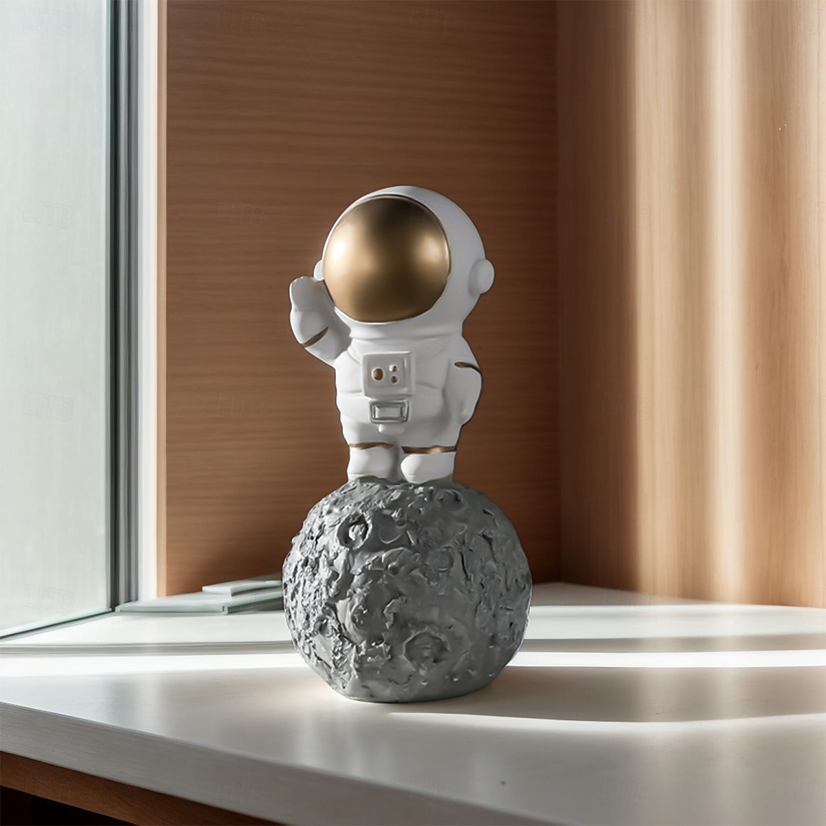1PC Cute Astronaut Station Moon-shaped Decorative Small Ornaments Resin Material Hand-painted Astronaut Shaped Handicrafts Astronaut Shaped Office Desk and Desk Decoration Ornaments 2026 - $9.99 –P8