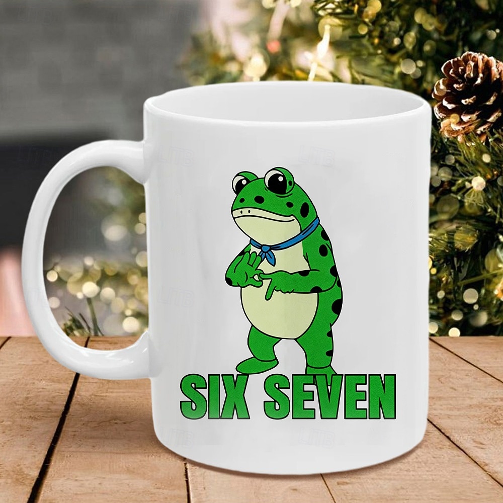 2026年 6 7 フロッグのミームマグカップ、面白いギフトマグ、トレンドコーヒーカップ、6 7 のハンドサインを掲げるかわいいカエル、10代男性女性向けのトレンディなミームギフト  コレクション – $16.99 –P4