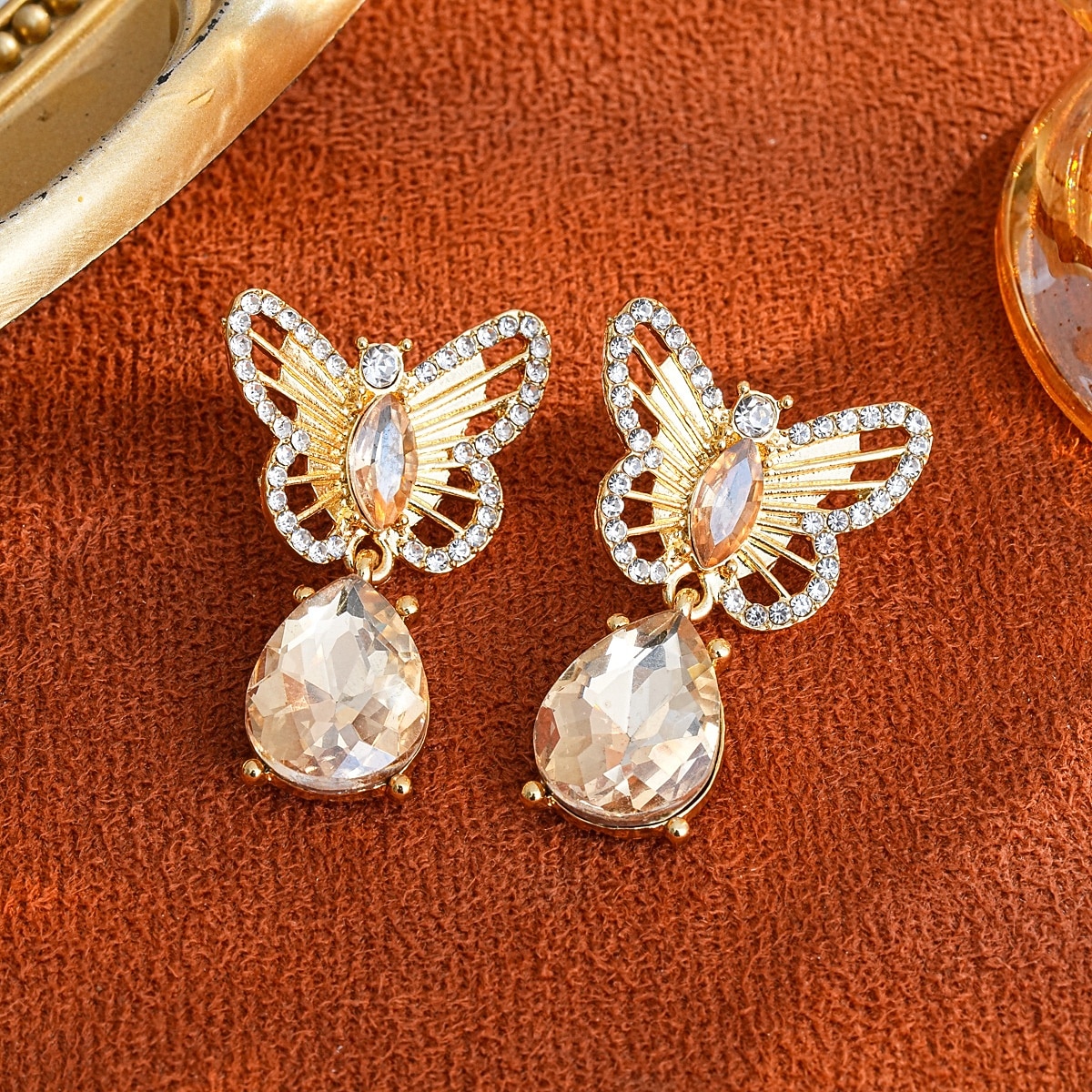 naisten kukkakuvioinen perhoskorusetti - kimaltava kristallikaulakoru, korvakorut &sormussetti juhliin, iltatilaisuuksiin &erityistilaisuudet 2026 - $18.99 –P2