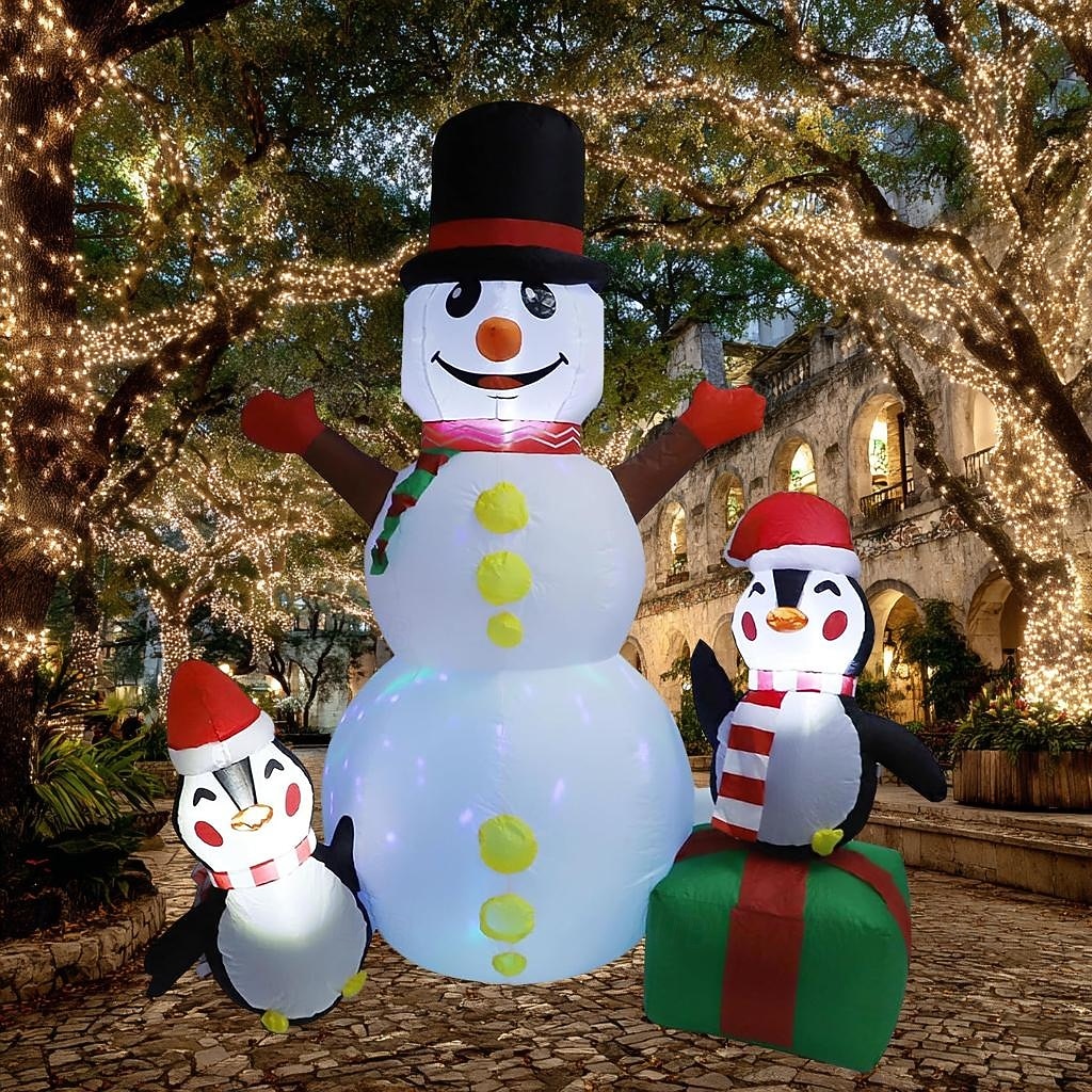 1,8 m/6 fot oppblåsbar julesnømann med pingviner, innebygde fargerike LED-lys, utendørsdekorasjoner - oppblåsbar snømann og 2 pingviner, dekor til hage, plen, veranda, julefester 2025 - $74.99 –P3