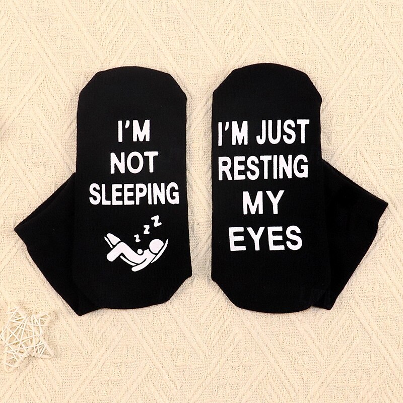 Ich schlafe nicht, ich ruhe nur meine Augen aus. Lustige bedruckte Socken, kuschelige Socken mit originellem Aufdruck für Damen und Herren, bequeme Geschenksocken für Arbeit, Zuhause, Weihnachten, 2026 - $13.49 –P6