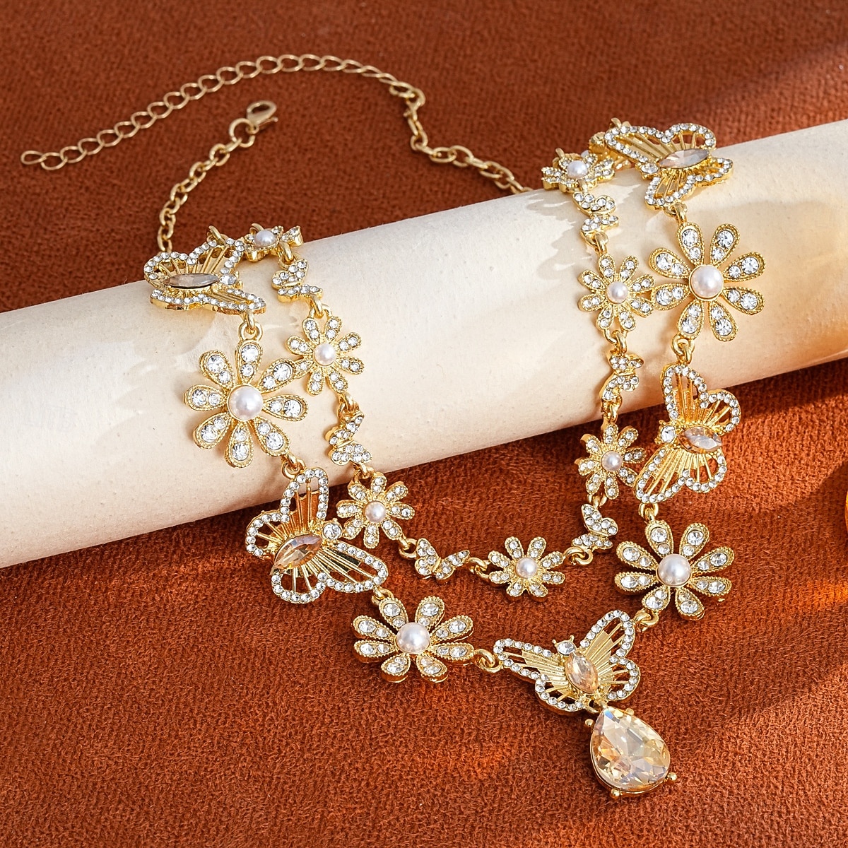 naisten kukkakuvioinen perhoskorusetti - kimaltava kristallikaulakoru, korvakorut &sormussetti juhliin, iltatilaisuuksiin &erityistilaisuudet 2026 - $18.99 –P5