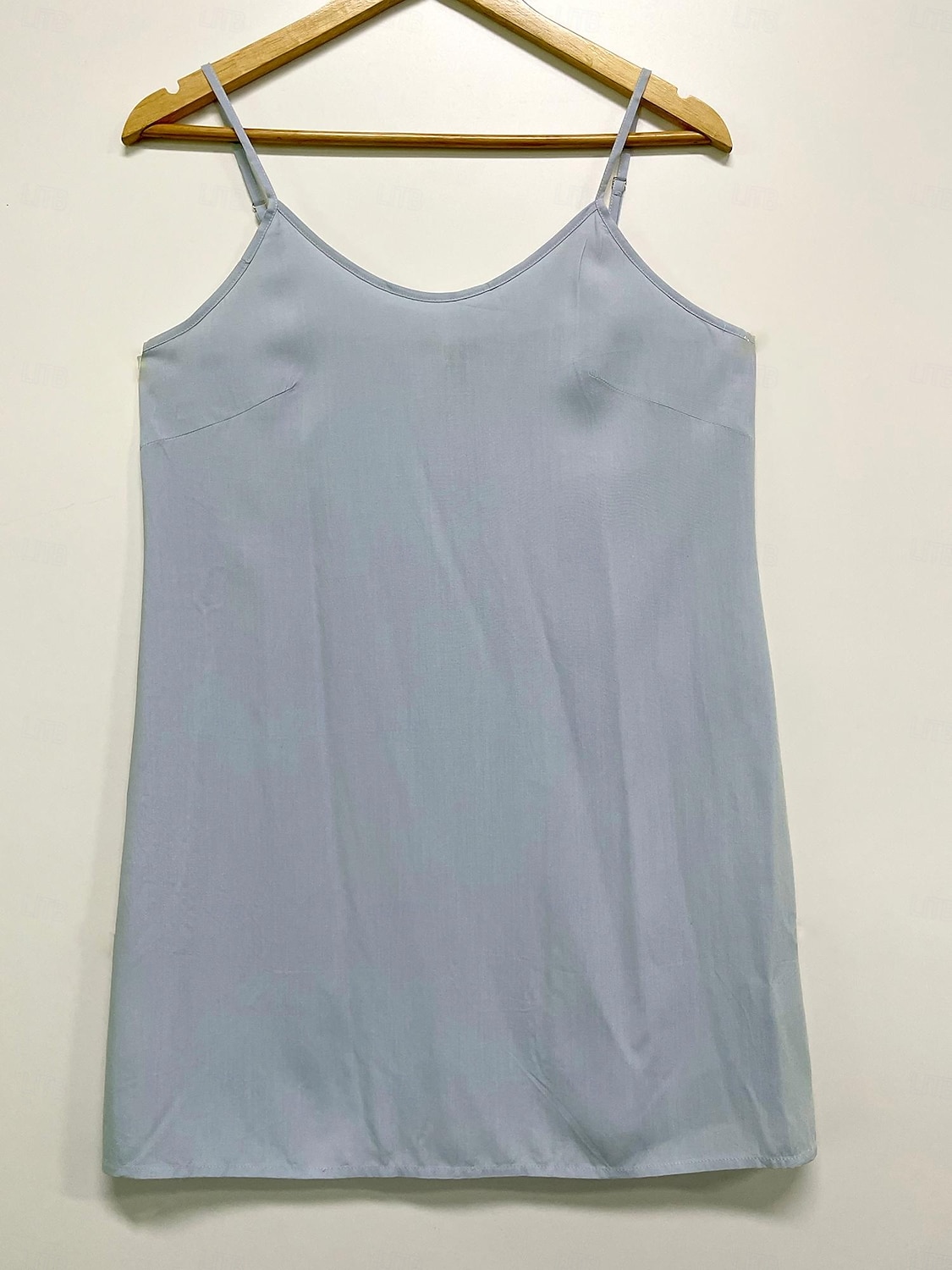 فستان كامي من الفيسكوز بأشرطة قابلة للتعديل للعطلات 2026 - $33.99 –P5