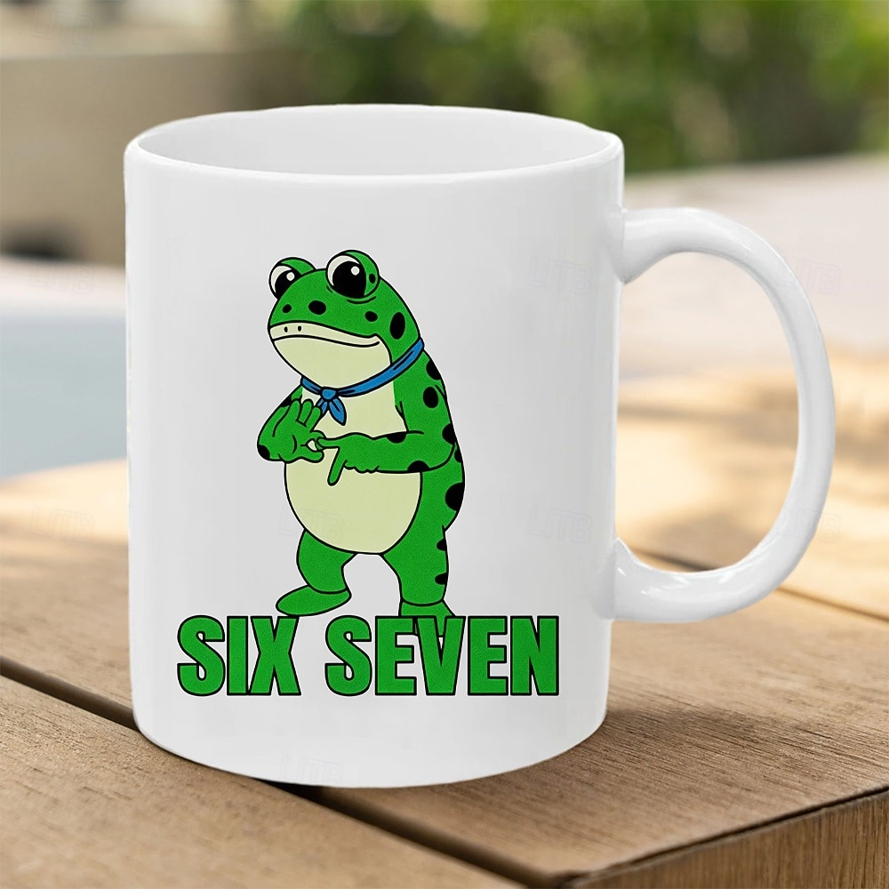 2026年 6 7 フロッグのミームマグカップ、面白いギフトマグ、トレンドコーヒーカップ、6 7 のハンドサインを掲げるかわいいカエル、10代男性女性向けのトレンディなミームギフト  コレクション – $16.99 –P2