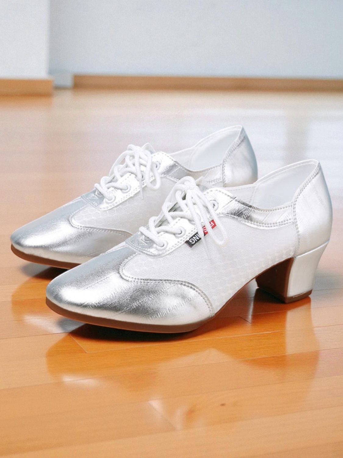Sapatos de dança de salão femininos prateados com cadarço - sapatos confortáveis de salto baixo para prática de dança latina, salsa, tango e apresentações de palco. de 2026 por $46.99 –P1