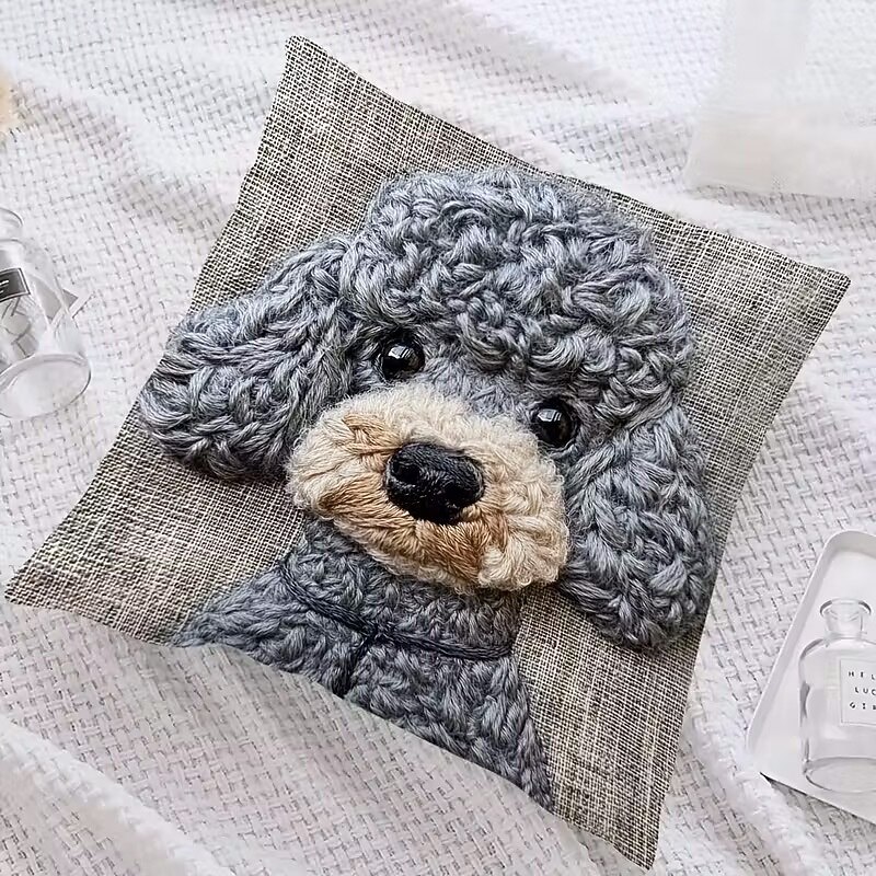 Capa de almofada decorativa cinza com estampa plana 2D de um cachorrinho de pelúcia fofo, em tecido macio de pelúcia curta com bordado falso, ideal para sofá, quarto, sala de estar e decoração de móveis. de 2026 por $7.99 –P5