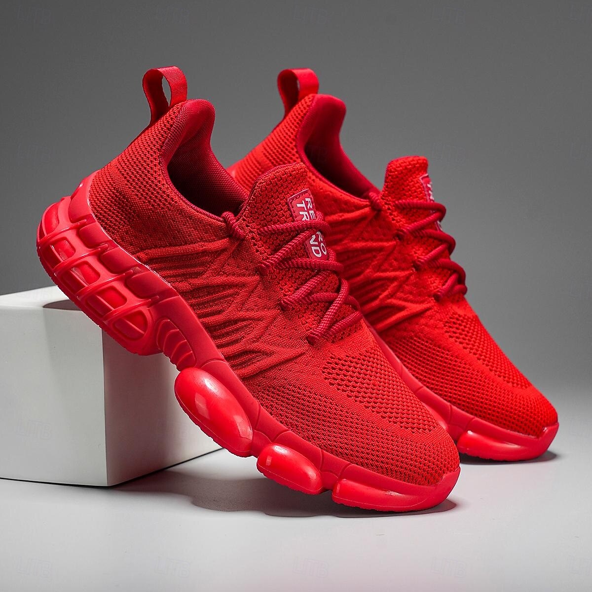 scarpe da corsa rosse da uomo: tomaia in mesh traspirante con cuscino d'aria per una calzata comoda, perfette per lo shopping natalizio e le attività all'aperto del 2026 a $46.99 –P2