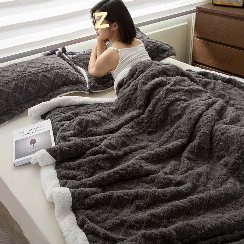 Kuscheldecke aus Sherpa-Fleece für Sofa und Bett, warme, korallenfarbene Samtdecke für den Winter, dicke, gemütliche Decke für ein Nickerchen im Büro und als Dekoration für Zuhause 2026 - $16.49 –P2