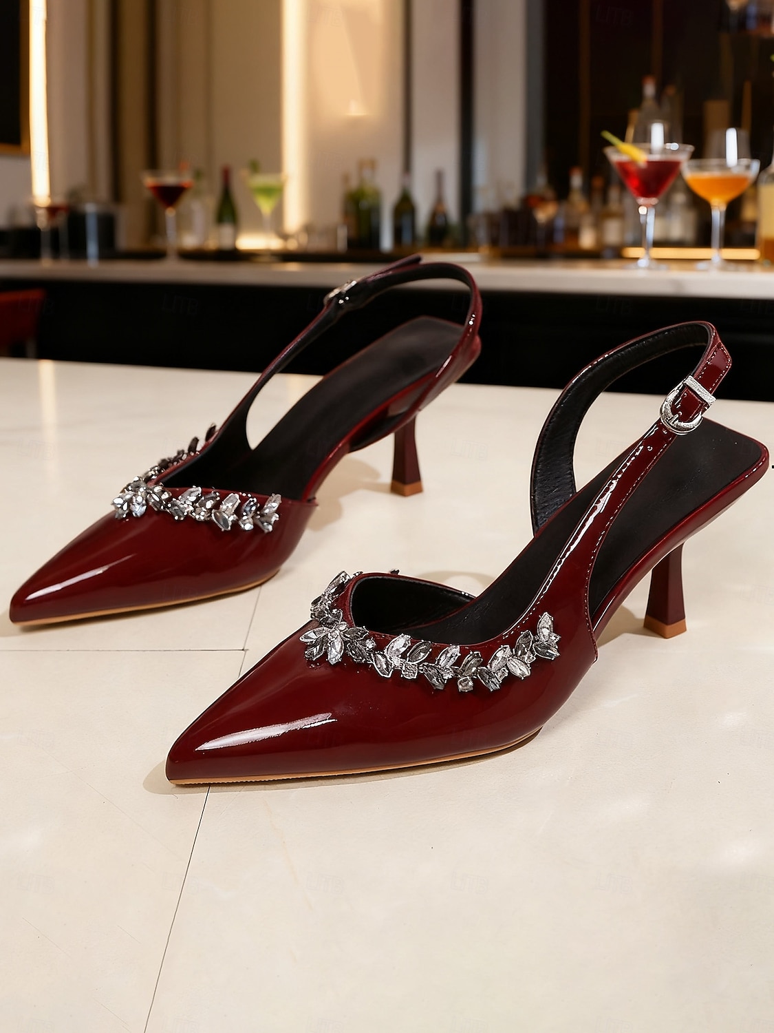 Sapatos de salto alto slingback femininos em verniz bordô com aplicações de cristais - elegantes sapatos de festa com bico fino e salto agulha para eventos noturnos ou coquetéis. de 2026 por $32.99 –P1