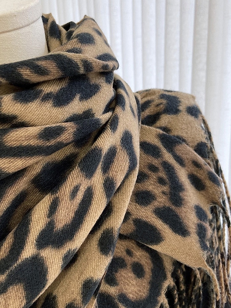Dámská šála s leopardím vzorem – měkká a pohodlná polyesterová tkanina, dostupná v několika barvách, ideální pro běžné nošení i v zimě. 2026 - $14.99 –P6