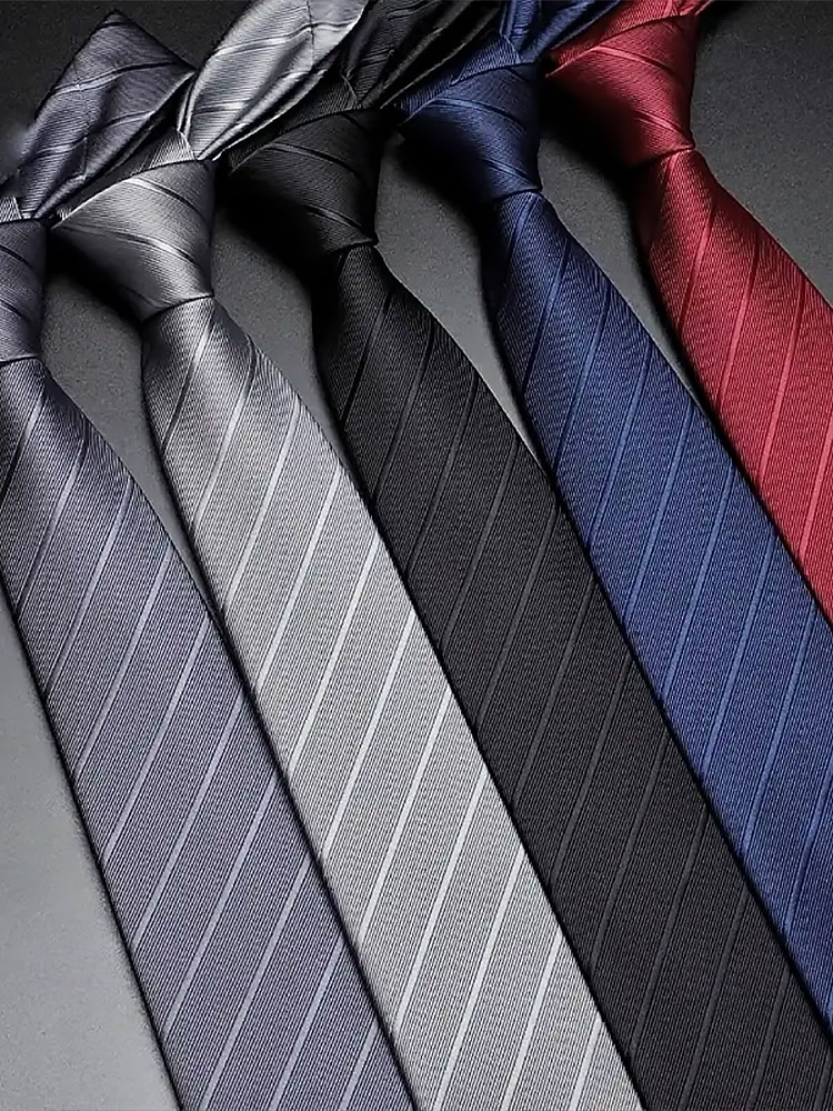 Cravate de Noël en soie pour homme – matière polyester, motif rayé, disponible en plusieurs couleurs – idéale pour les fêtes de fin d'année, les événements formels et les tenues professionnelles. de 2026 ? $11.99 –P6