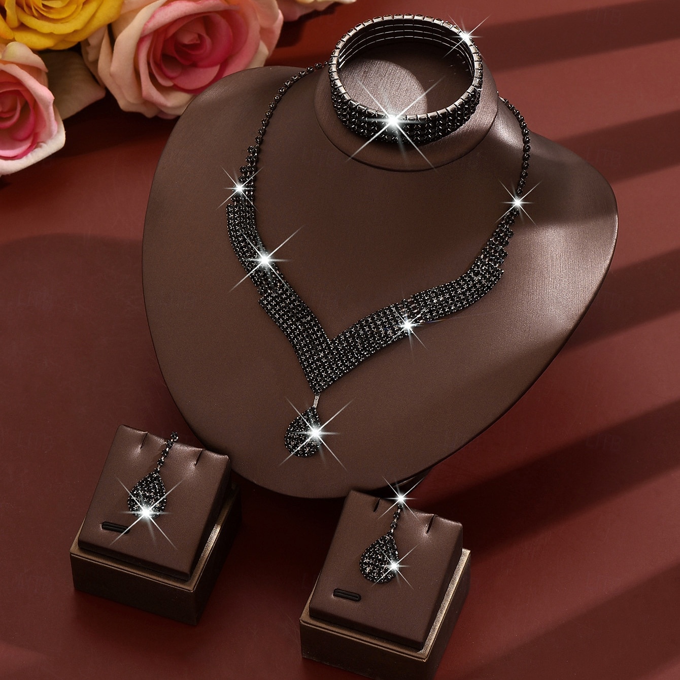 set di gioielli da donna con strass dorati: collana a goccia scintillante, orecchini pendenti &bracciale di cristallo, eleganti accessori di tendenza per le feste &eventi speciali del 2026 a $14.99 –P4